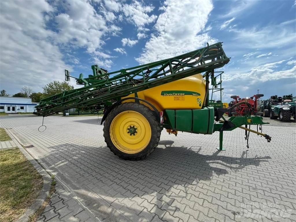 John Deere 740i الرشاشات
