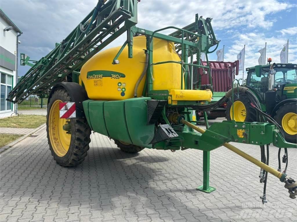 John Deere 740i الرشاشات