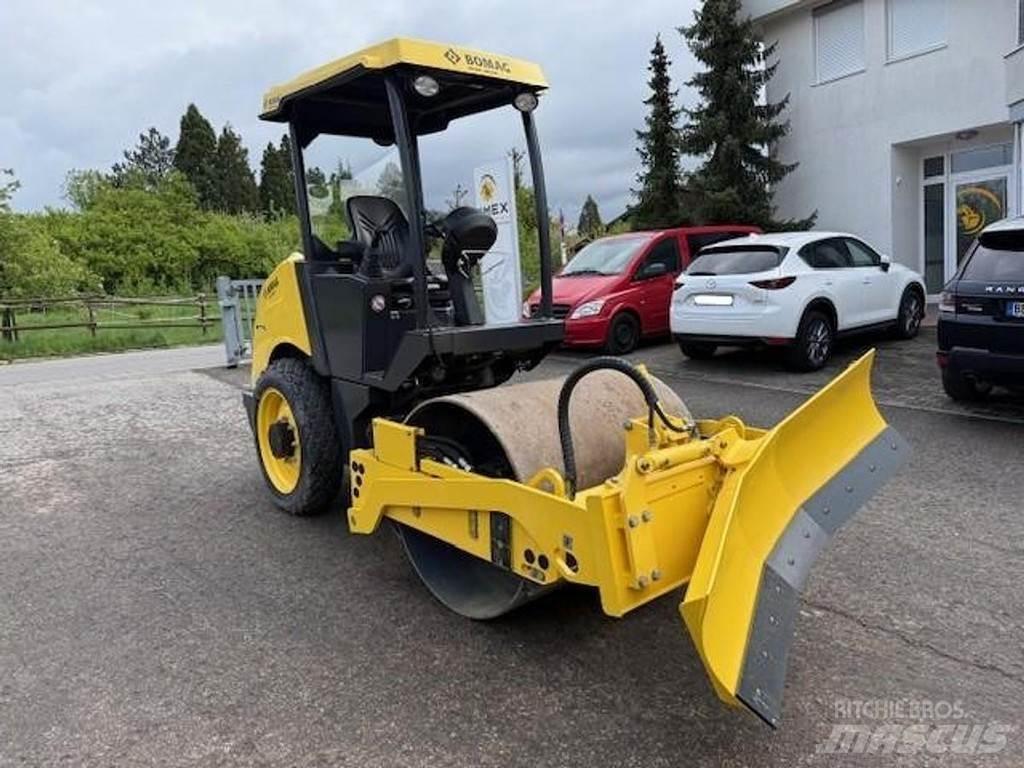 Bomag 124 DH-5 مداحل أحادية الأسطوانة