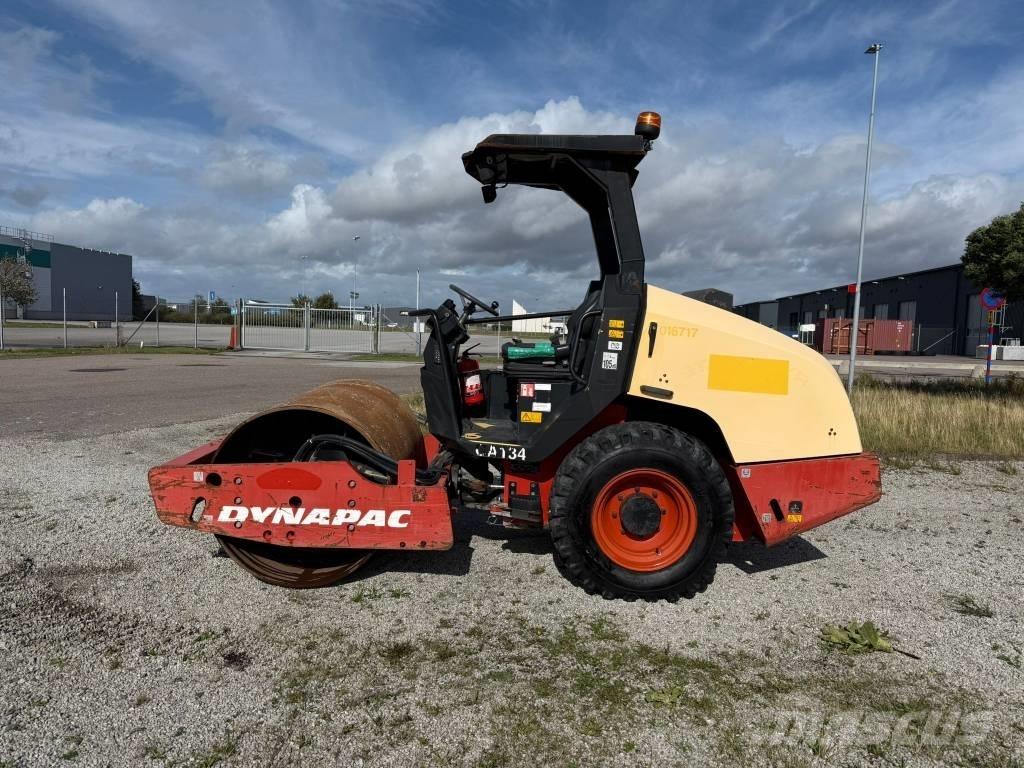 Dynapac CA 134 D مداحل أحادية الأسطوانة
