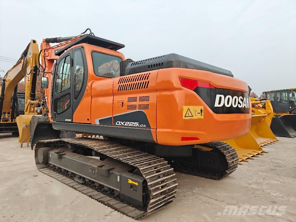 Doosan DX225LCA حفارات زحافة