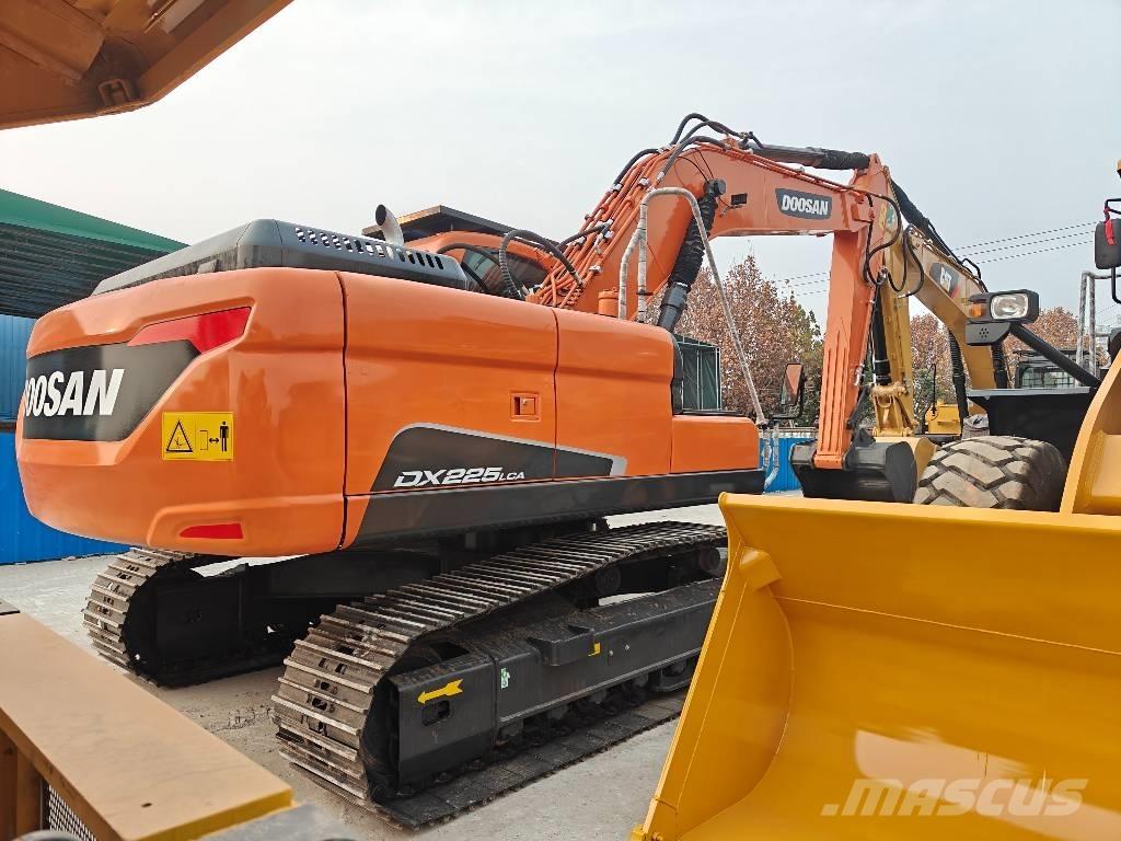 Doosan DX225LCA حفارات زحافة
