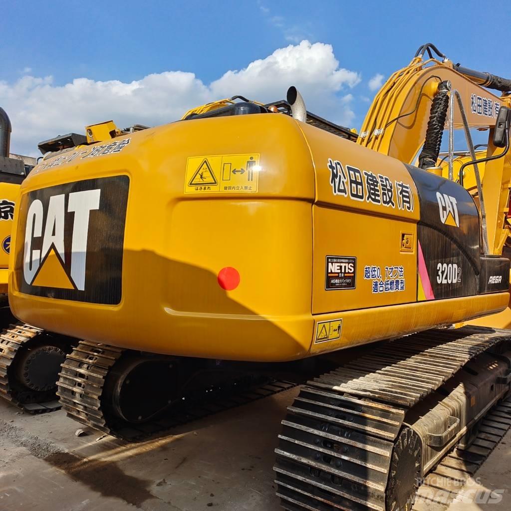 CAT 320 D 2 L حفارات زحافة