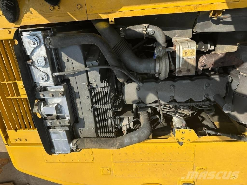 Komatsu PC220-8 حفارات وسط 7 طن - 12 طن