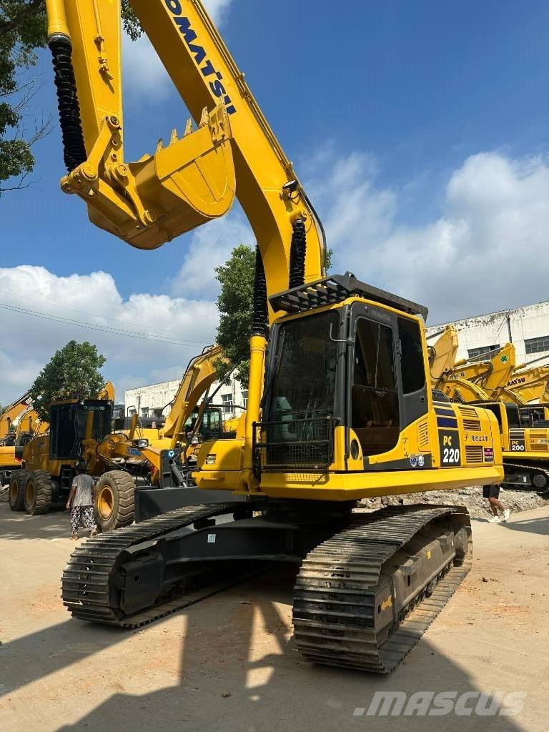 Komatsu PC220-8 حفارات وسط 7 طن - 12 طن