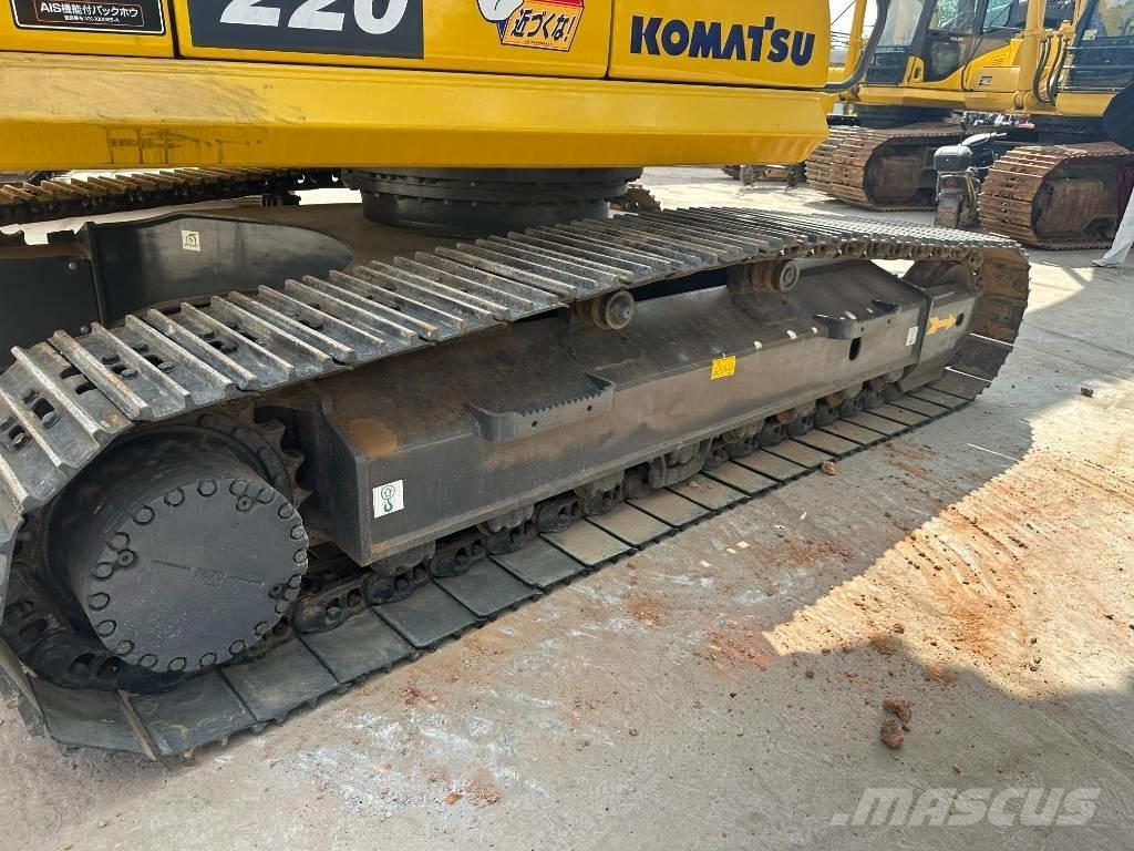 Komatsu PC220-8 حفارات وسط 7 طن - 12 طن