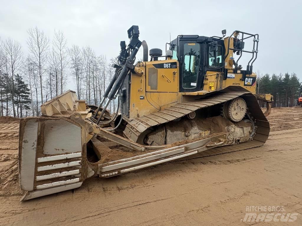 CAT D 6 T LGP بلدوزرات مجنزرة