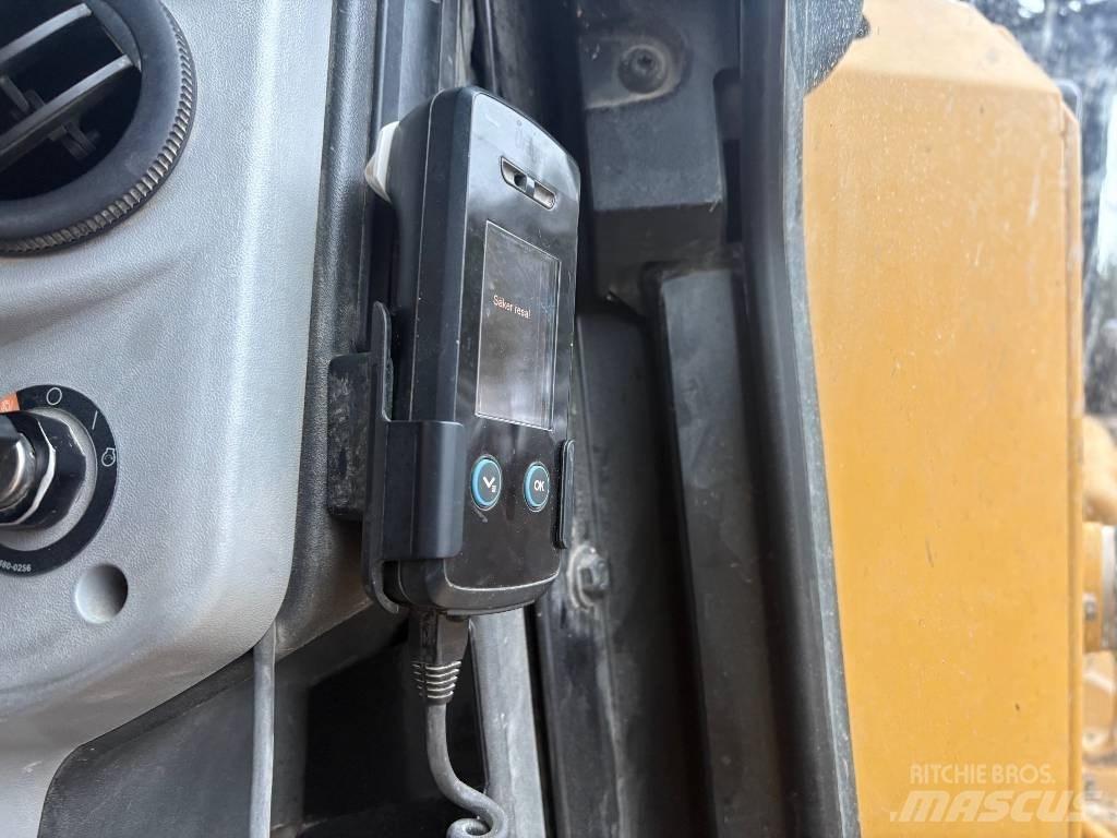 CAT D 6 T LGP بلدوزرات مجنزرة