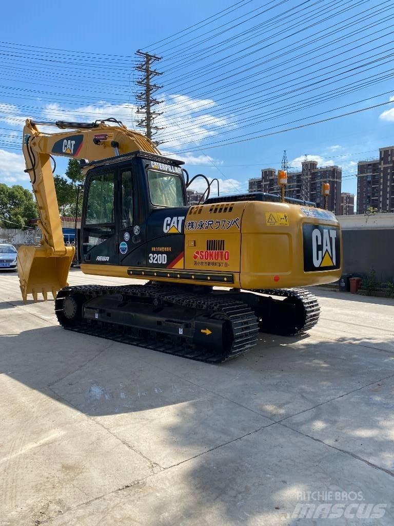 CAT 320 D حفارات زحافة