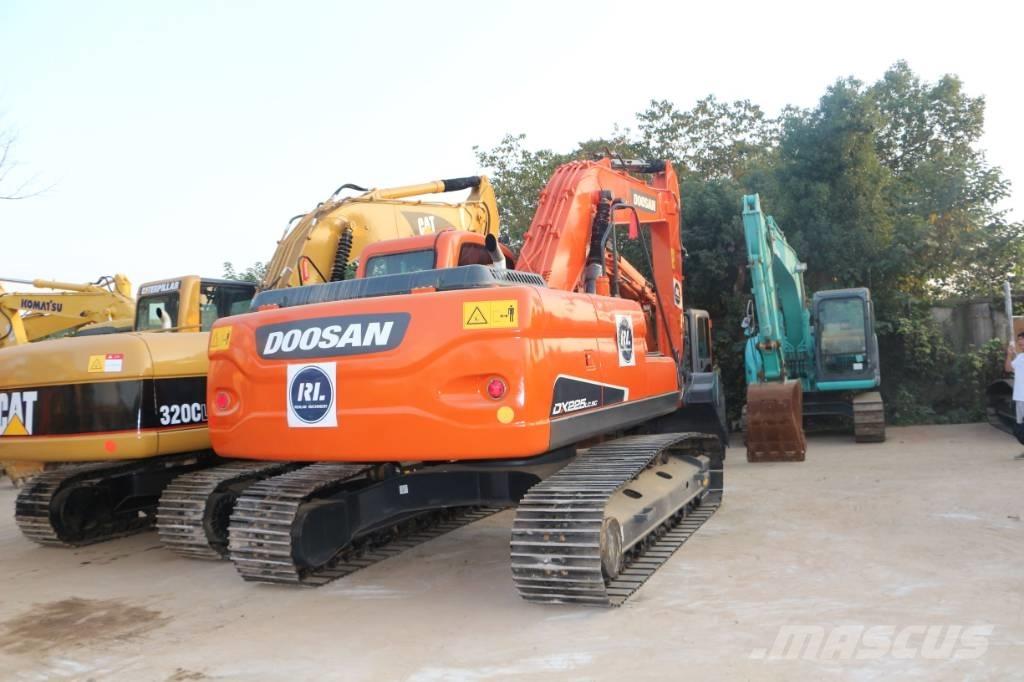 Doosan dx225 حفارات زحافة