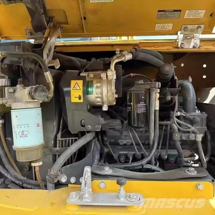 Komatsu PC 70 حفارات زحافة