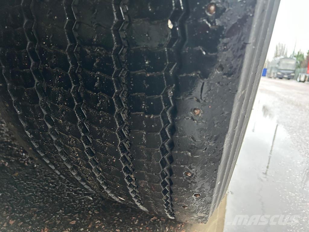 Volvo FH شاحنات ذات هيكل صندوقي