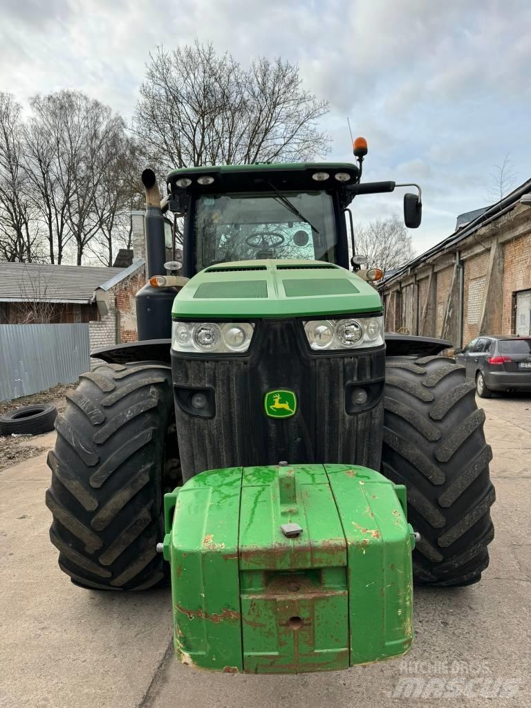 John Deere 8285 R الجرارات