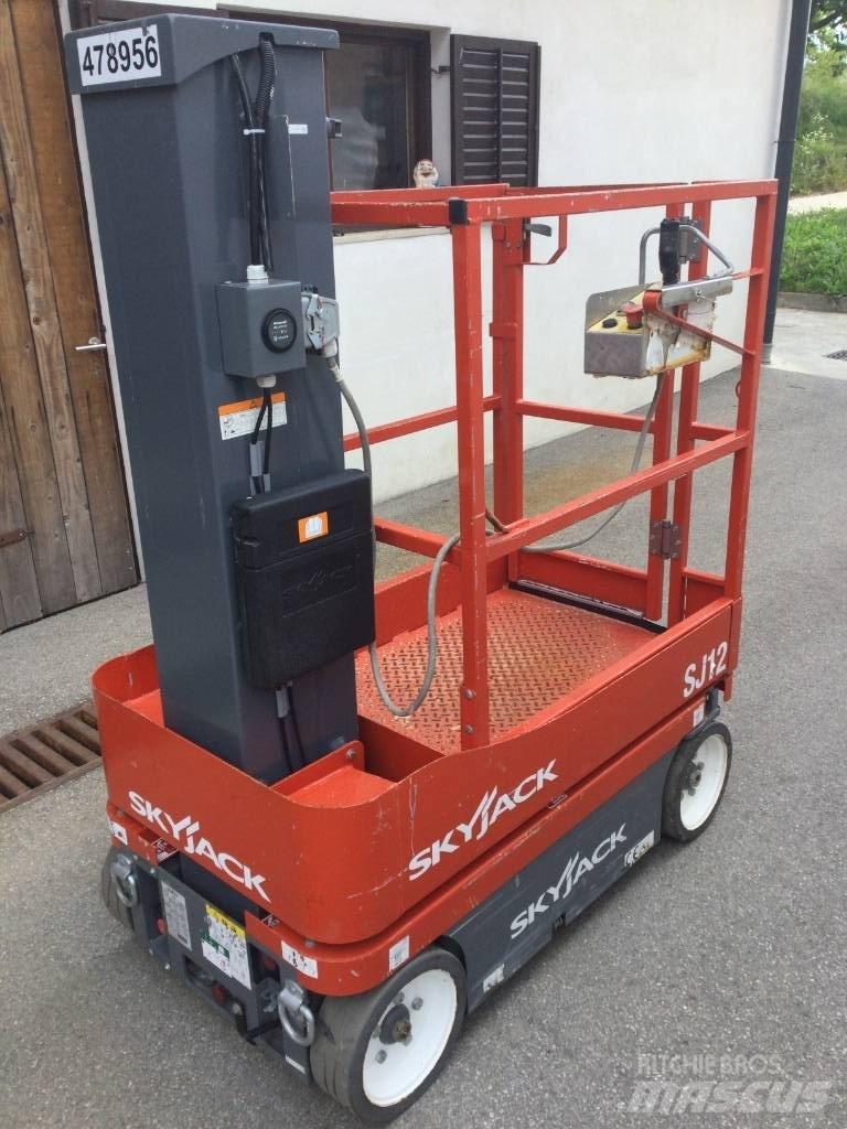 SkyJack SJ 12 رافعات مقصية الشكل