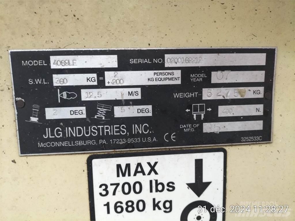 JLG 4069LE رافعات مقصية الشكل