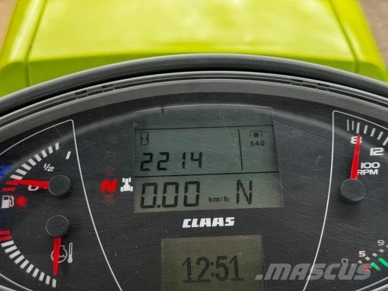 CLAAS AXION 870 الجرارات