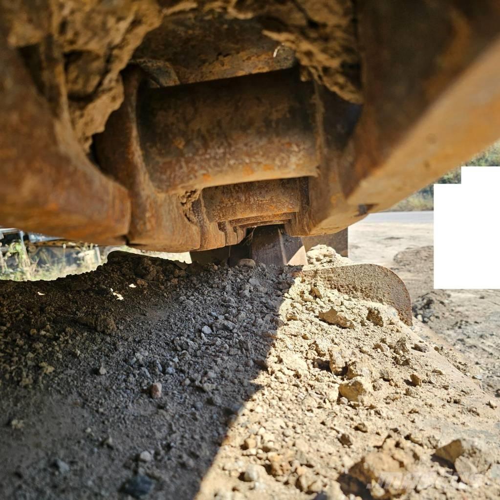 Hyundai Robex 300 LC حفارات زحافة