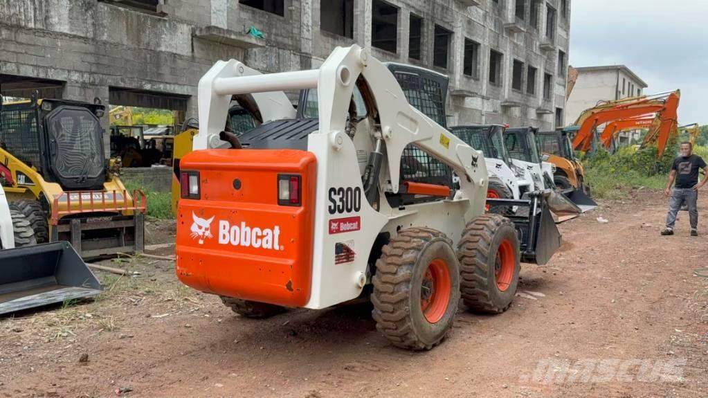 Bobcat S300 لوادر انزلاقية التوجيه