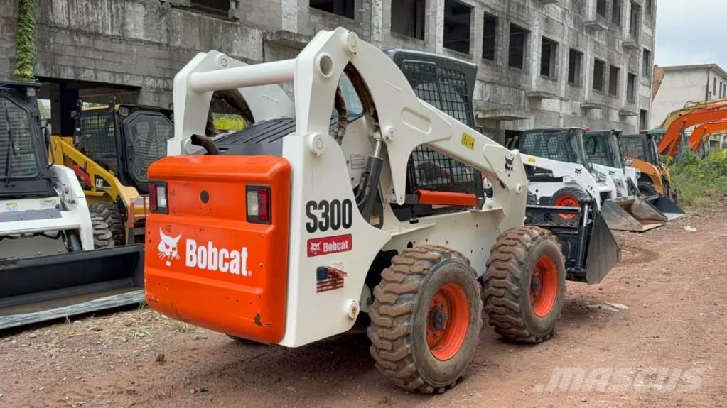 Bobcat S300 لوادر انزلاقية التوجيه