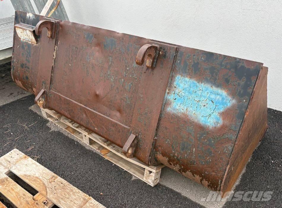 JCB Godet دلاء
