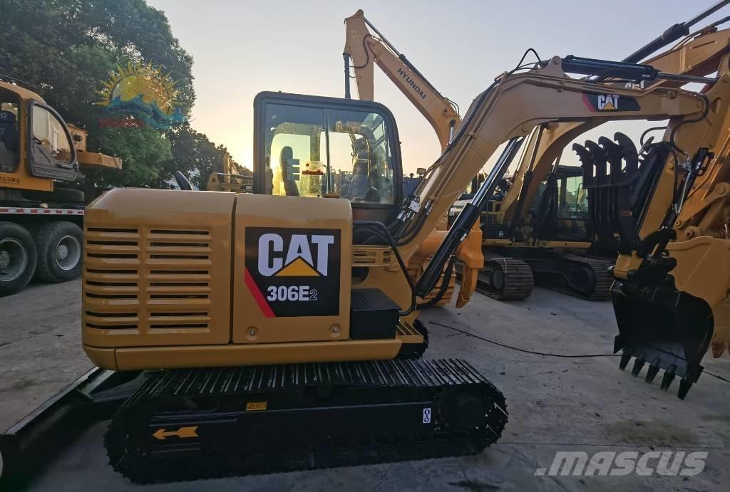 CAT 306E2 حفارات زحافة
