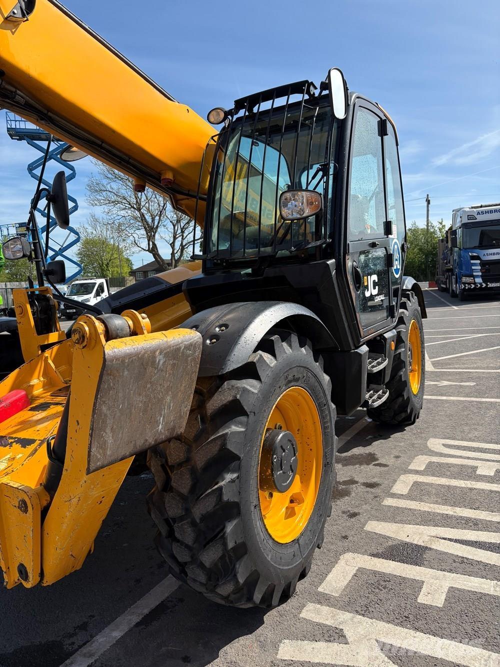 JCB 540-140 مناولات متداخلة
