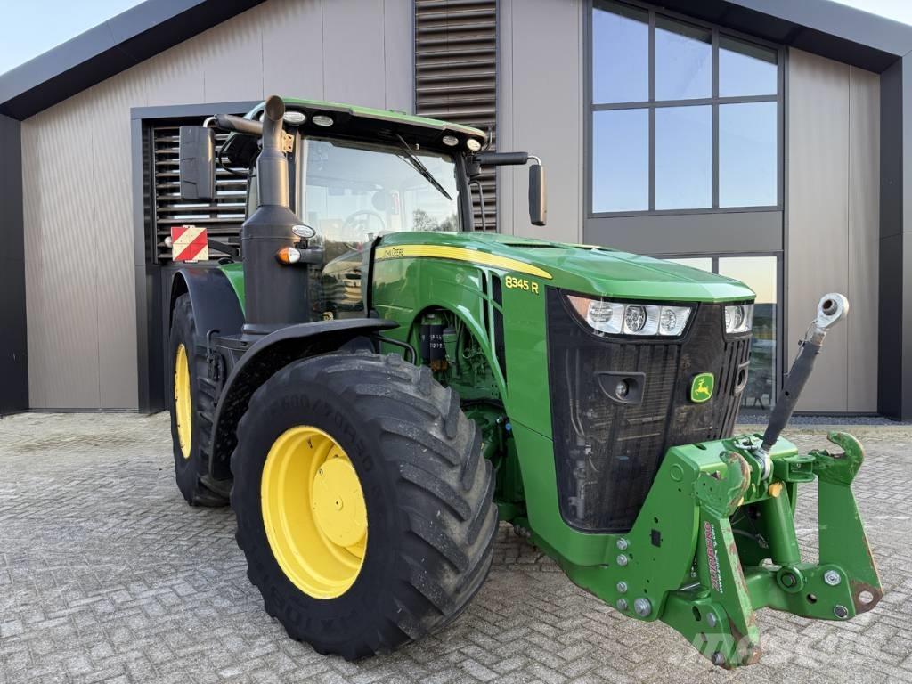 John Deere 8345 R الجرارات