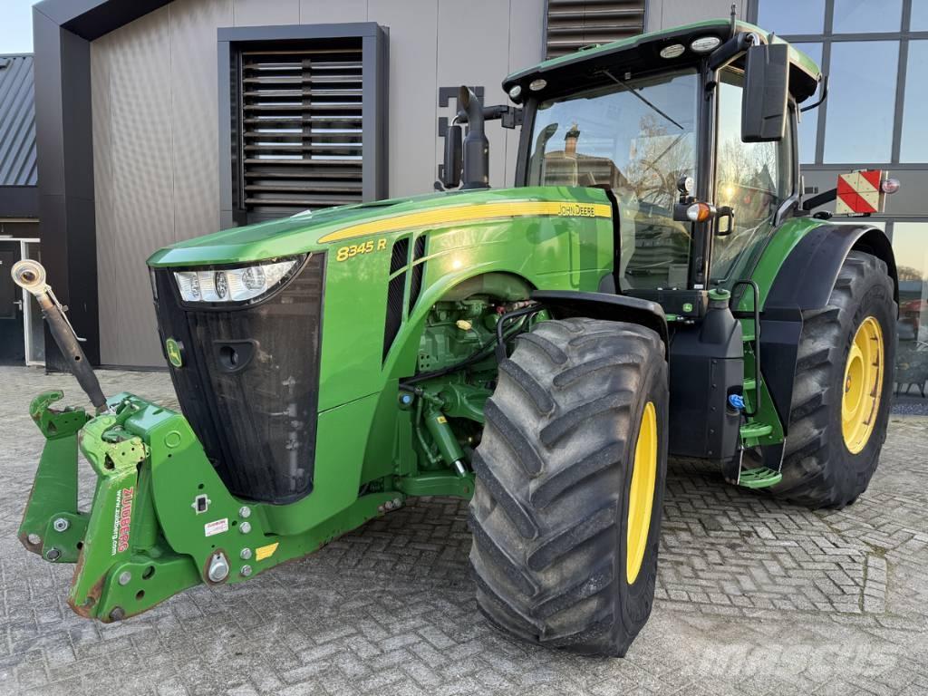 John Deere 8345 R الجرارات