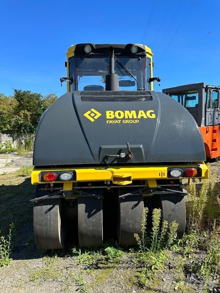 Bomag BW24RH مداحل ذات إطارات هوائية