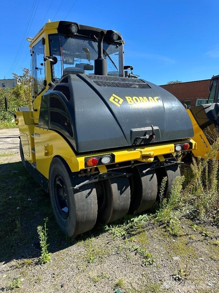 Bomag BW24RH مداحل ذات إطارات هوائية