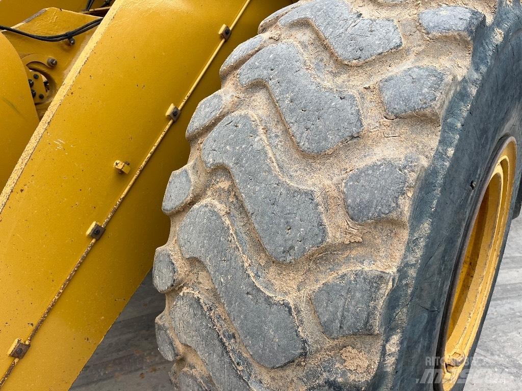 CAT 950 M لوادر صغيرة