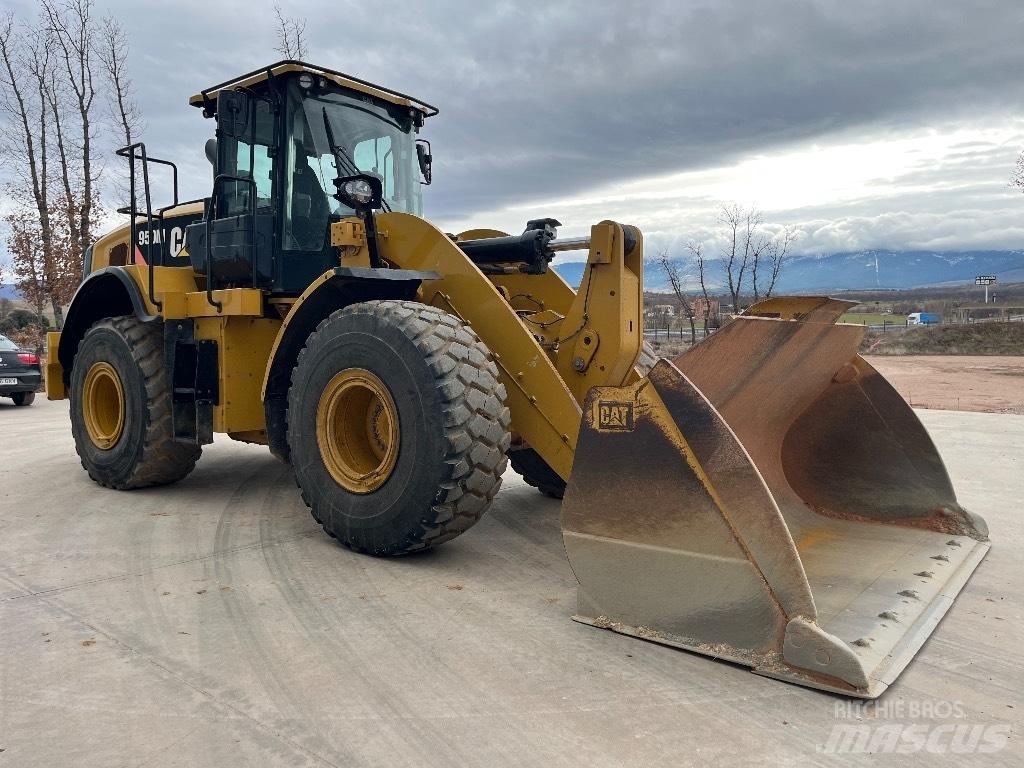 CAT 950 M لوادر صغيرة
