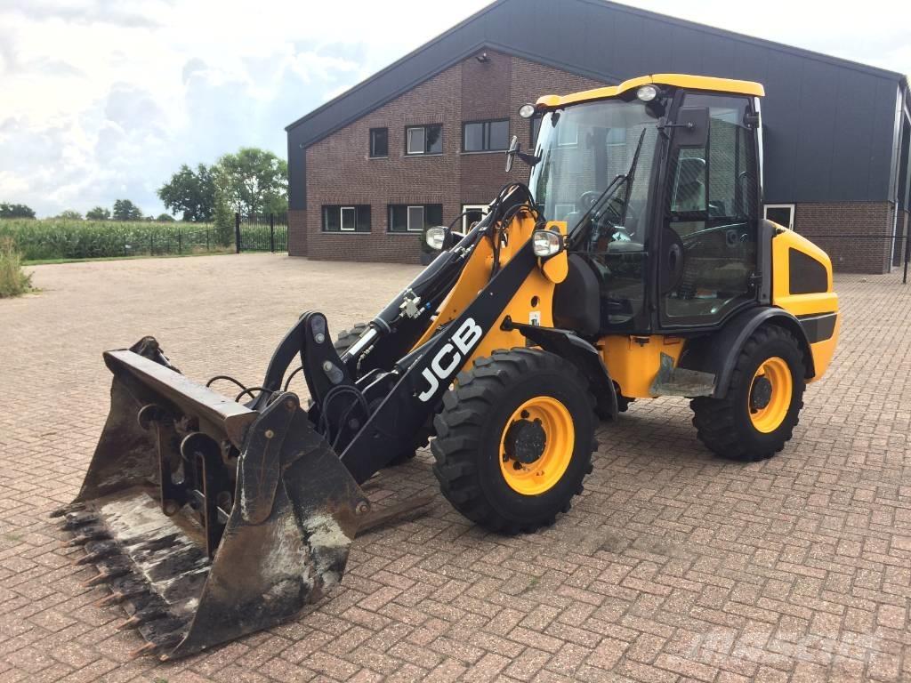 JCB 406 لوادر بعجل