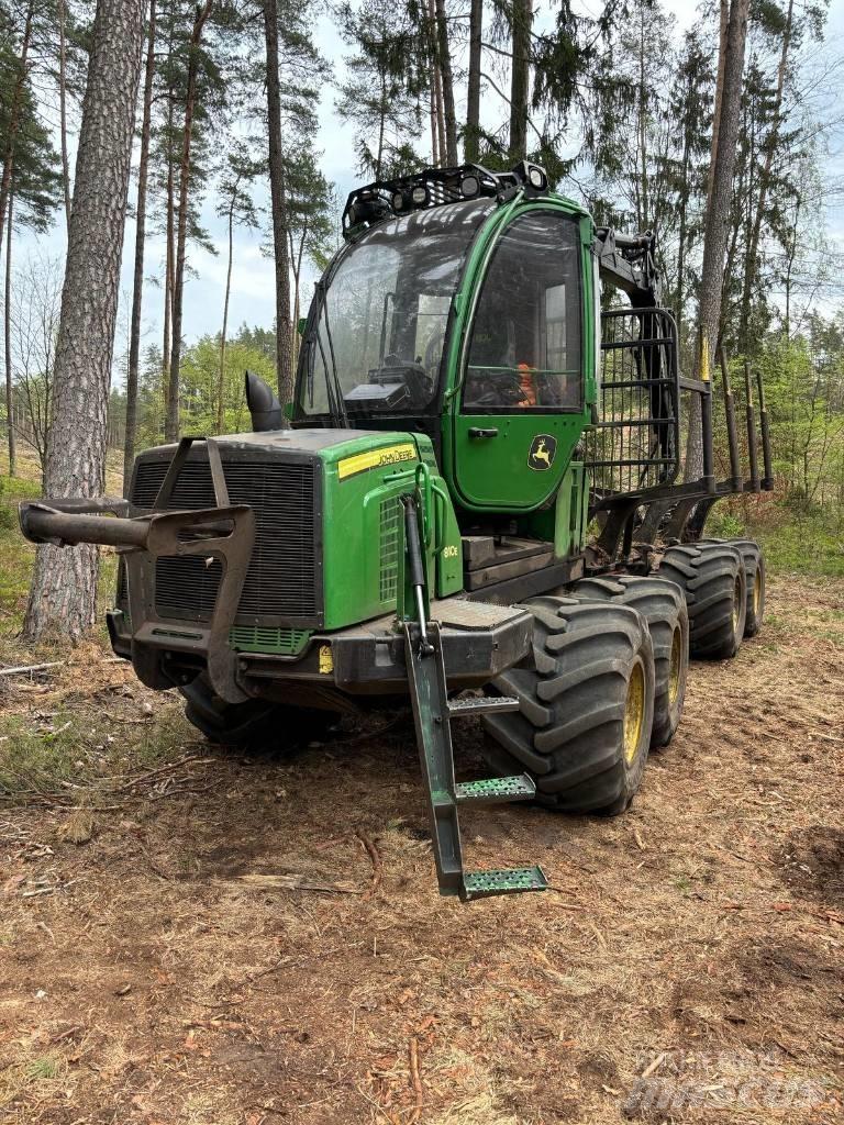 John Deere 810 E شاحنات