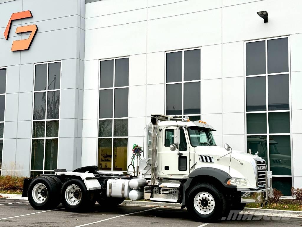 Mack GU813 وحدات الجر