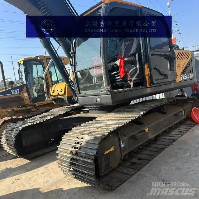 Hyundai R225 حفارات زحافة