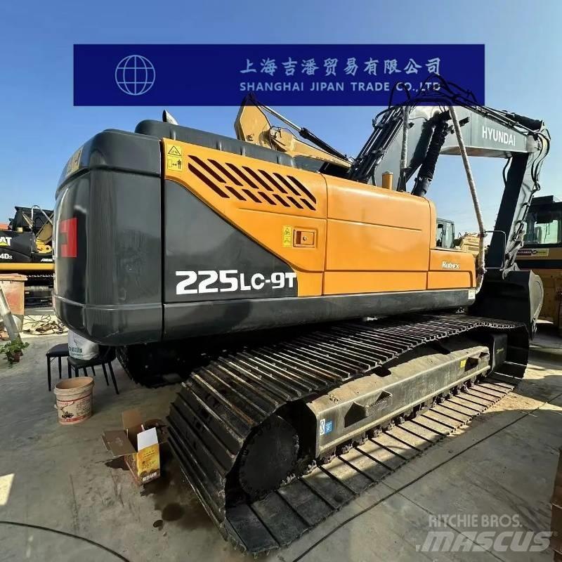 Hyundai R225 حفارات زحافة