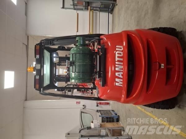 Manitou MI25G شاحنات الطرق الوعرة