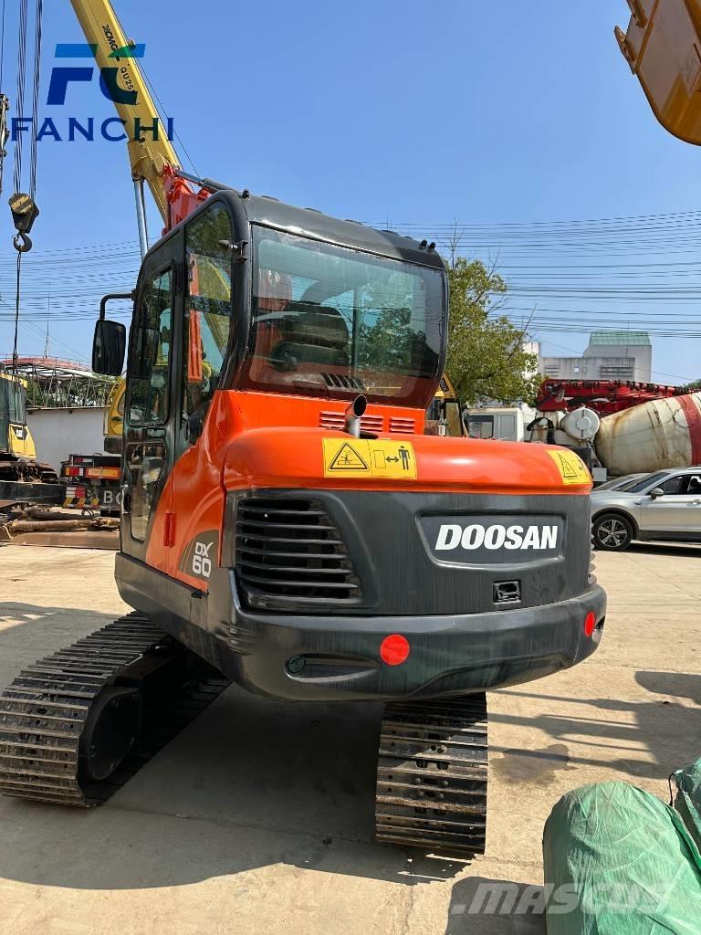 Doosan DX 60-9 C حفارات زحافة