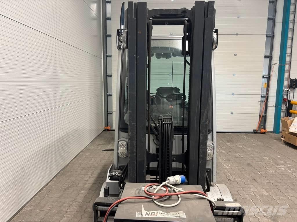 Still RX 60-35 شاحنات ذات رافعات شوكية تعمل بالكهرباء