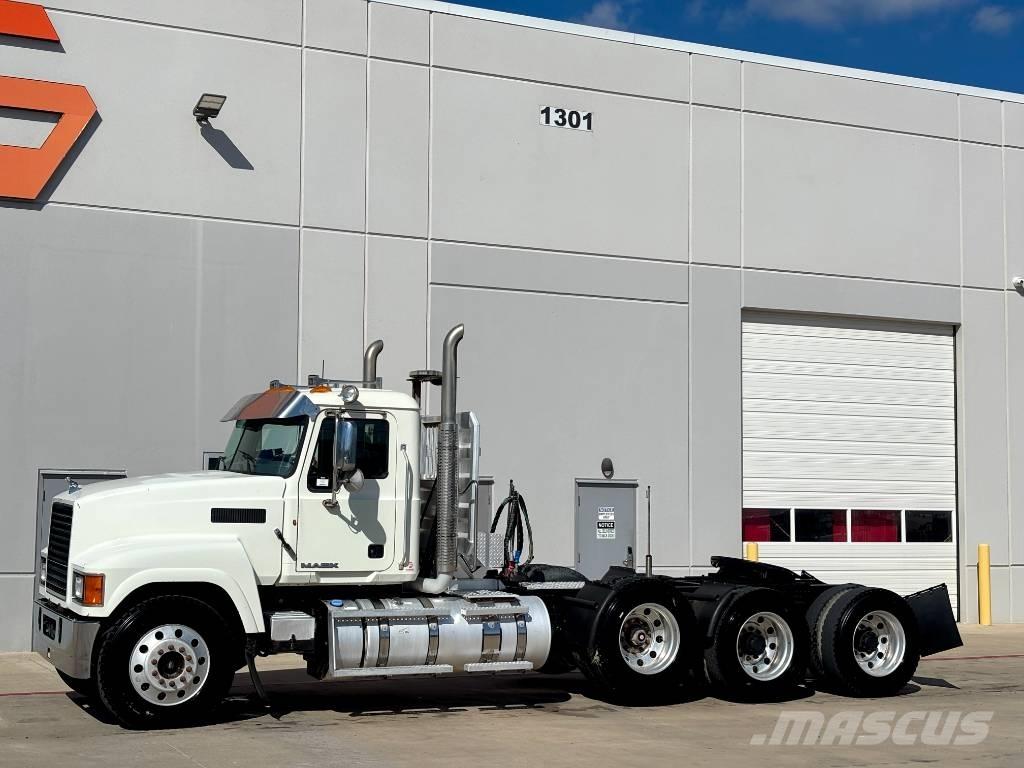 Mack CHU 613 وحدات الجر