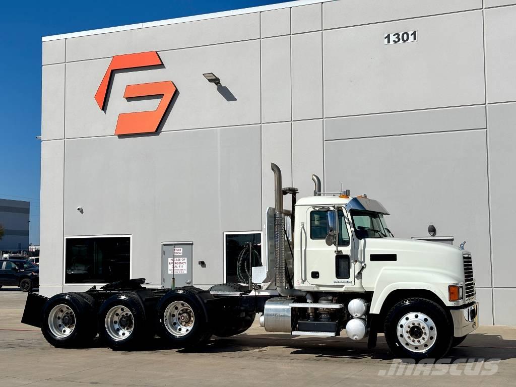 Mack CHU 613 وحدات الجر