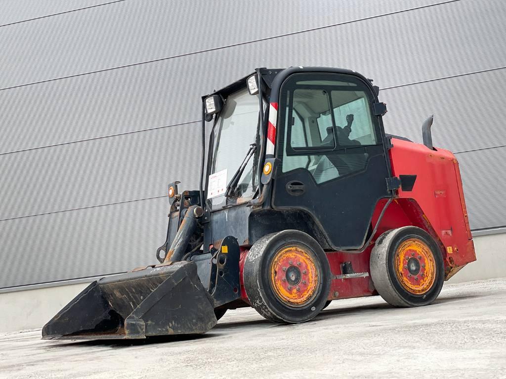 JCB R260 لوادر انزلاقية التوجيه