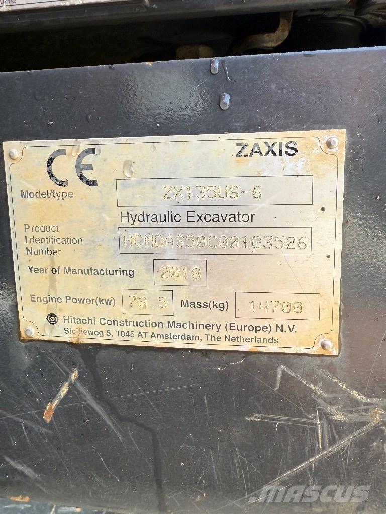 Hitachi ZX 135 US-6 حفارات زحافة