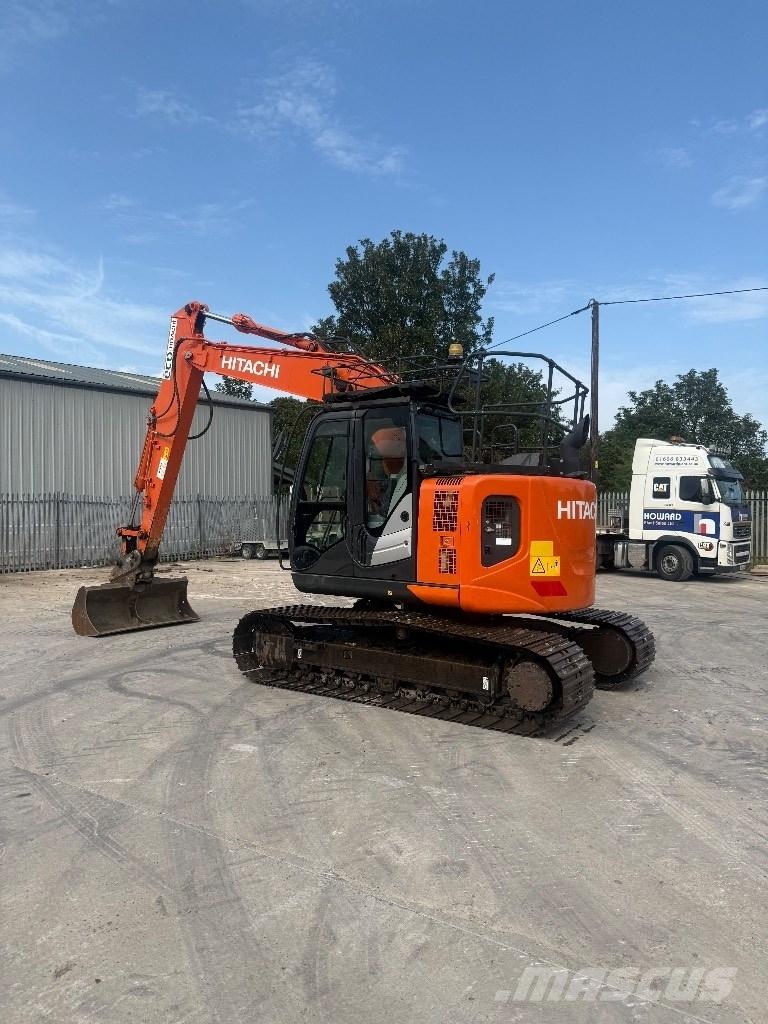Hitachi ZX 135 US-6 حفارات زحافة
