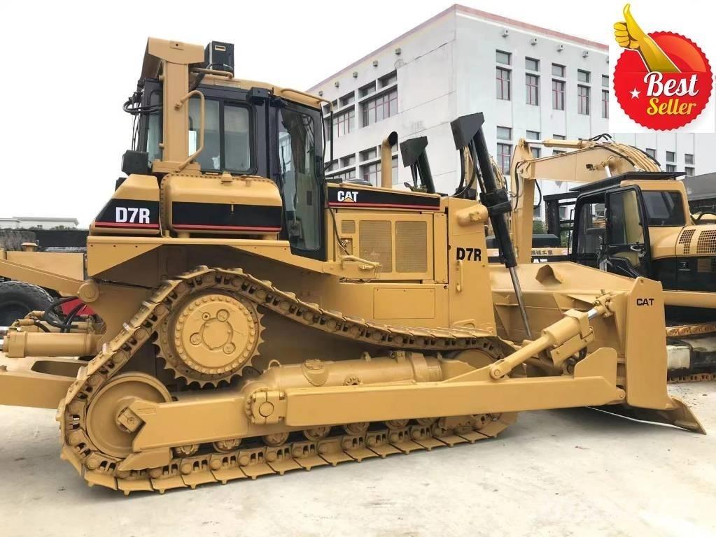 CAT D 7 R بلدوزرات مجنزرة
