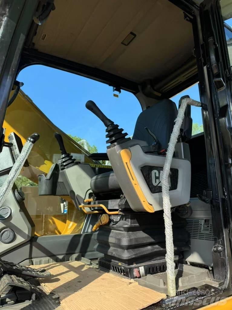 CAT 320 GC حفارات زحافة