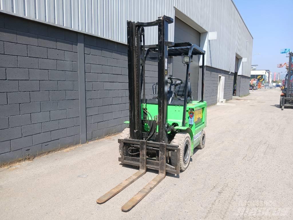 Clark EPX 25 شاحنات ذات رافعات شوكية تعمل بالكهرباء