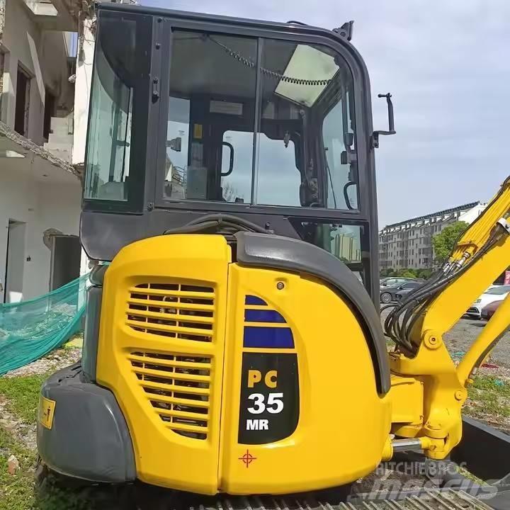 Komatsu PC35MR حفارات زحافة