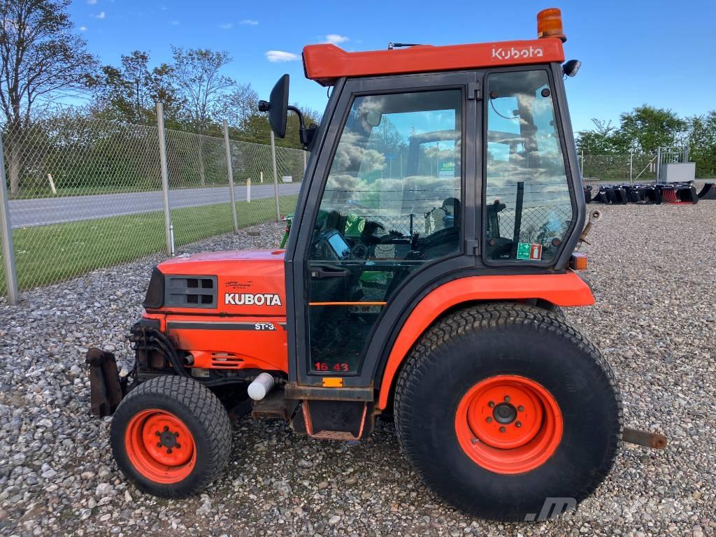 Kubota ST 30 جرارات مدمجة